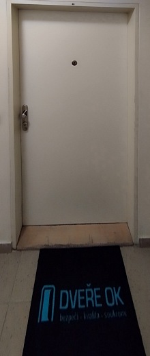 Bezpečnostní dveře do paneláku 6